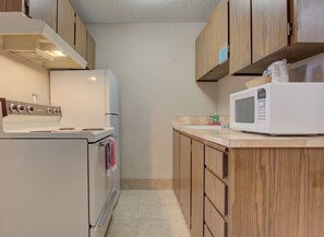 Standard Room, 1 Queen Bed