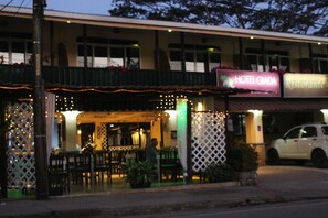 A building with a sign reading "HOTEL GIADA" and "Ristorante".