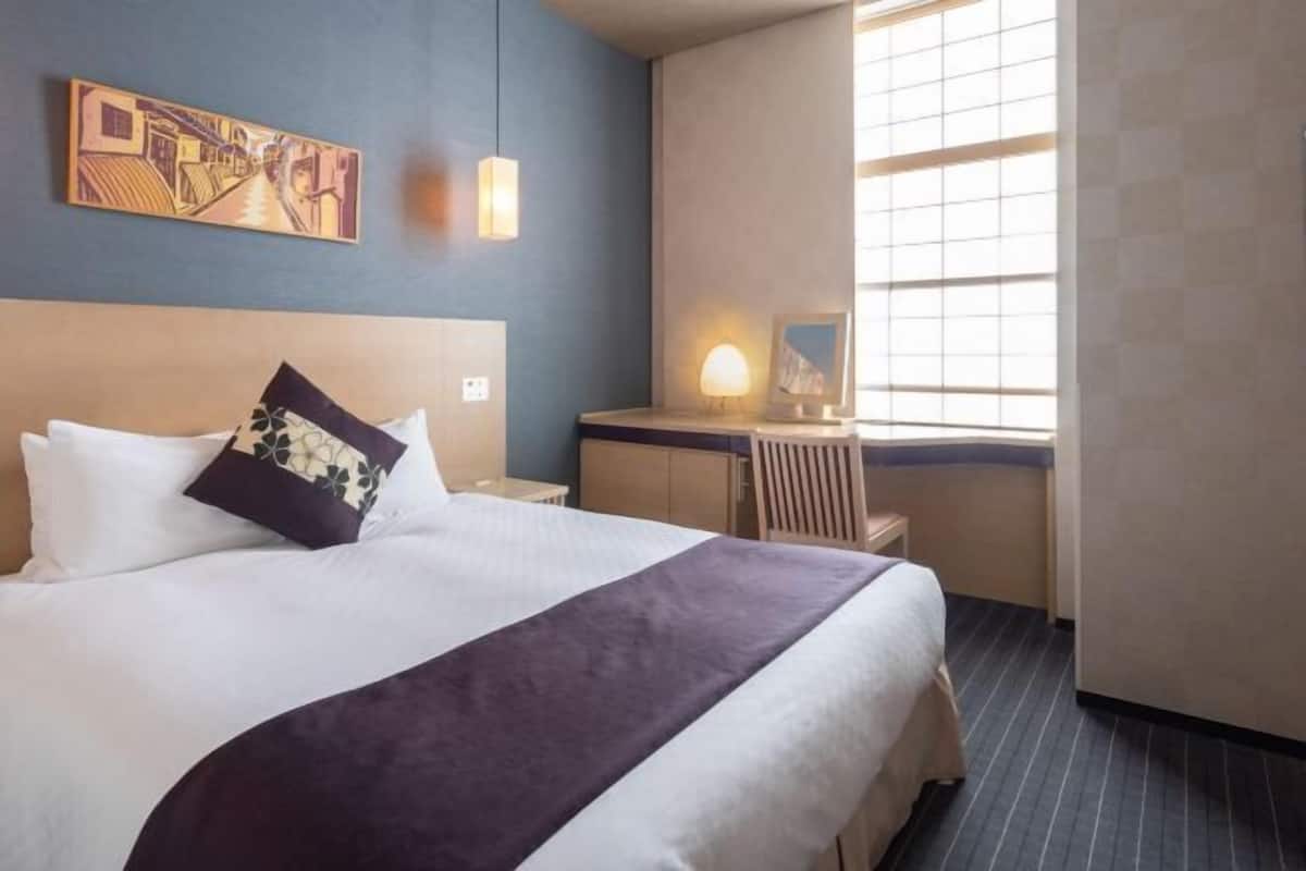 Down duvets, individually furnished, soundproofing, iron/ironing board