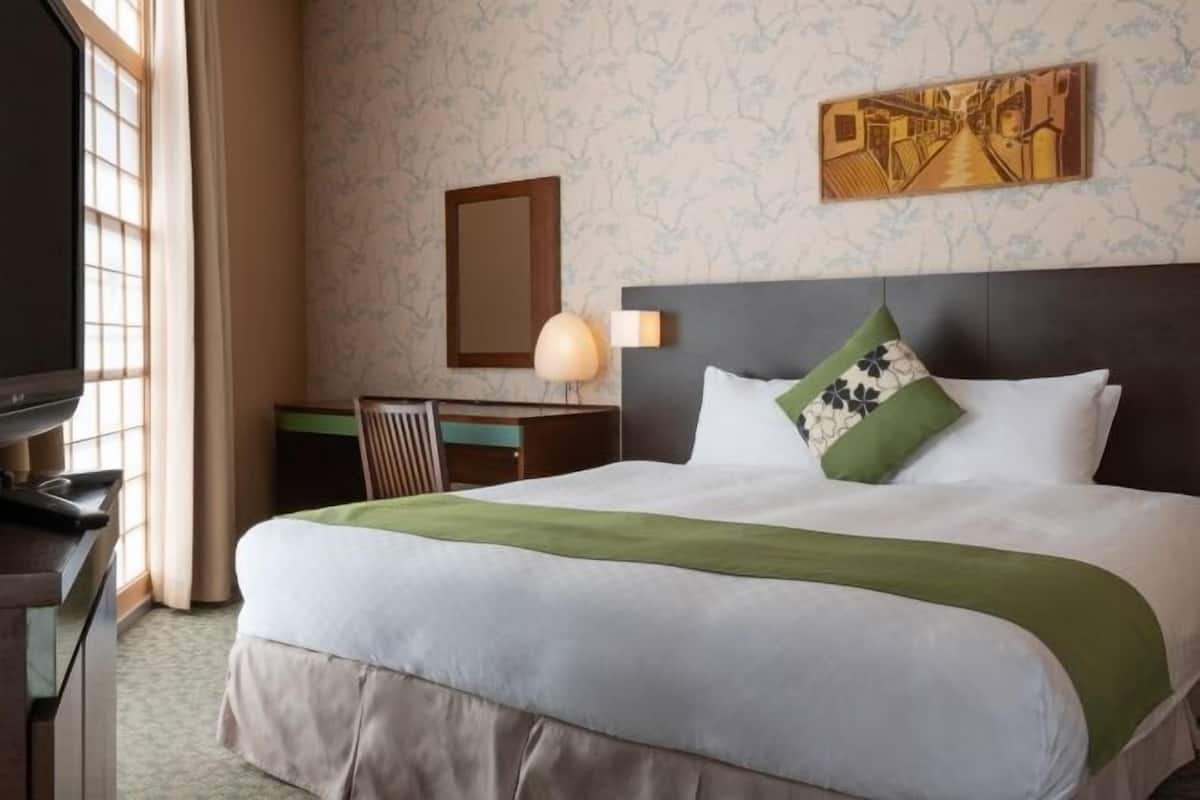 Down duvets, individually furnished, soundproofing, iron/ironing board