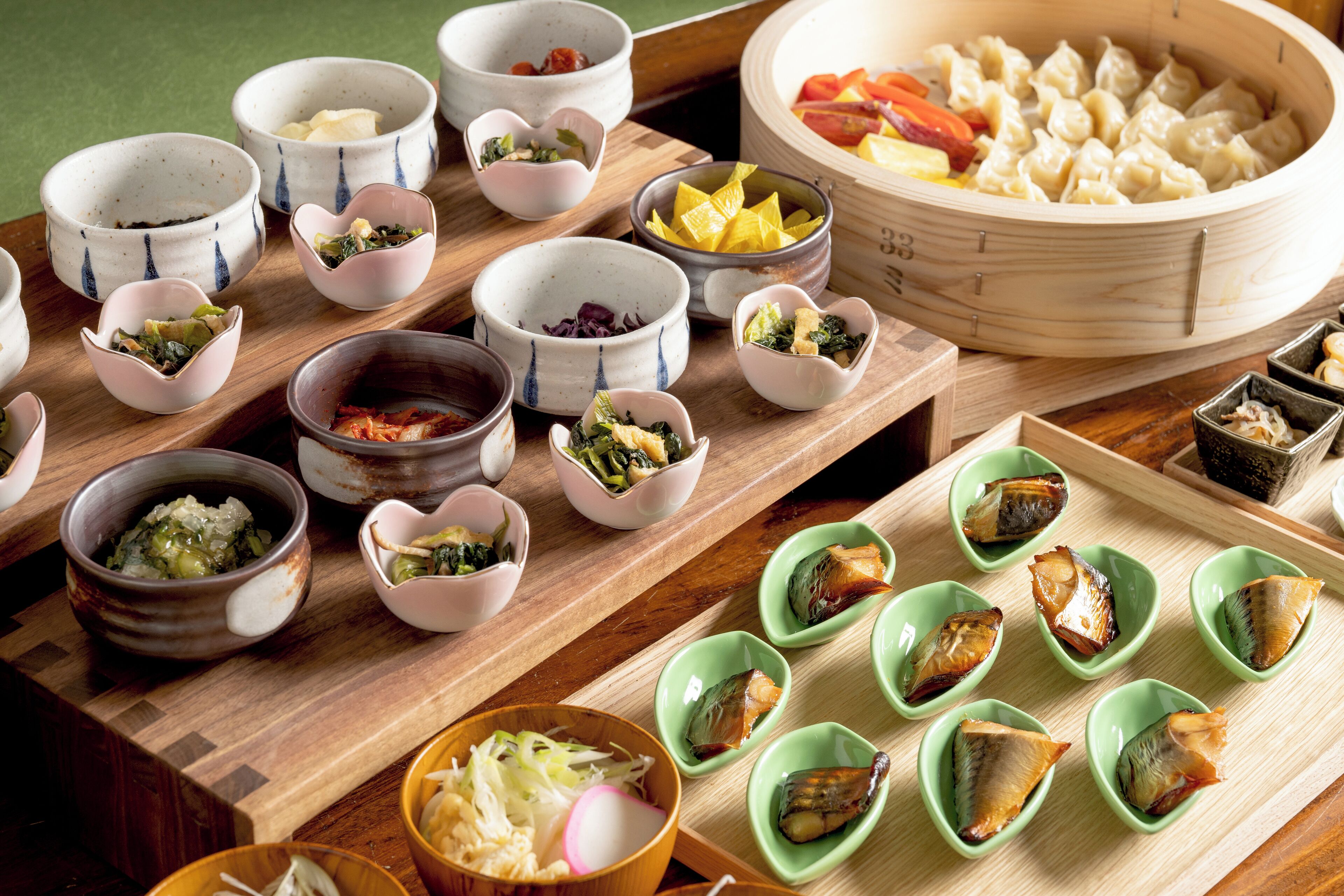 daily buffet breakfast (jpy 2200 per person)