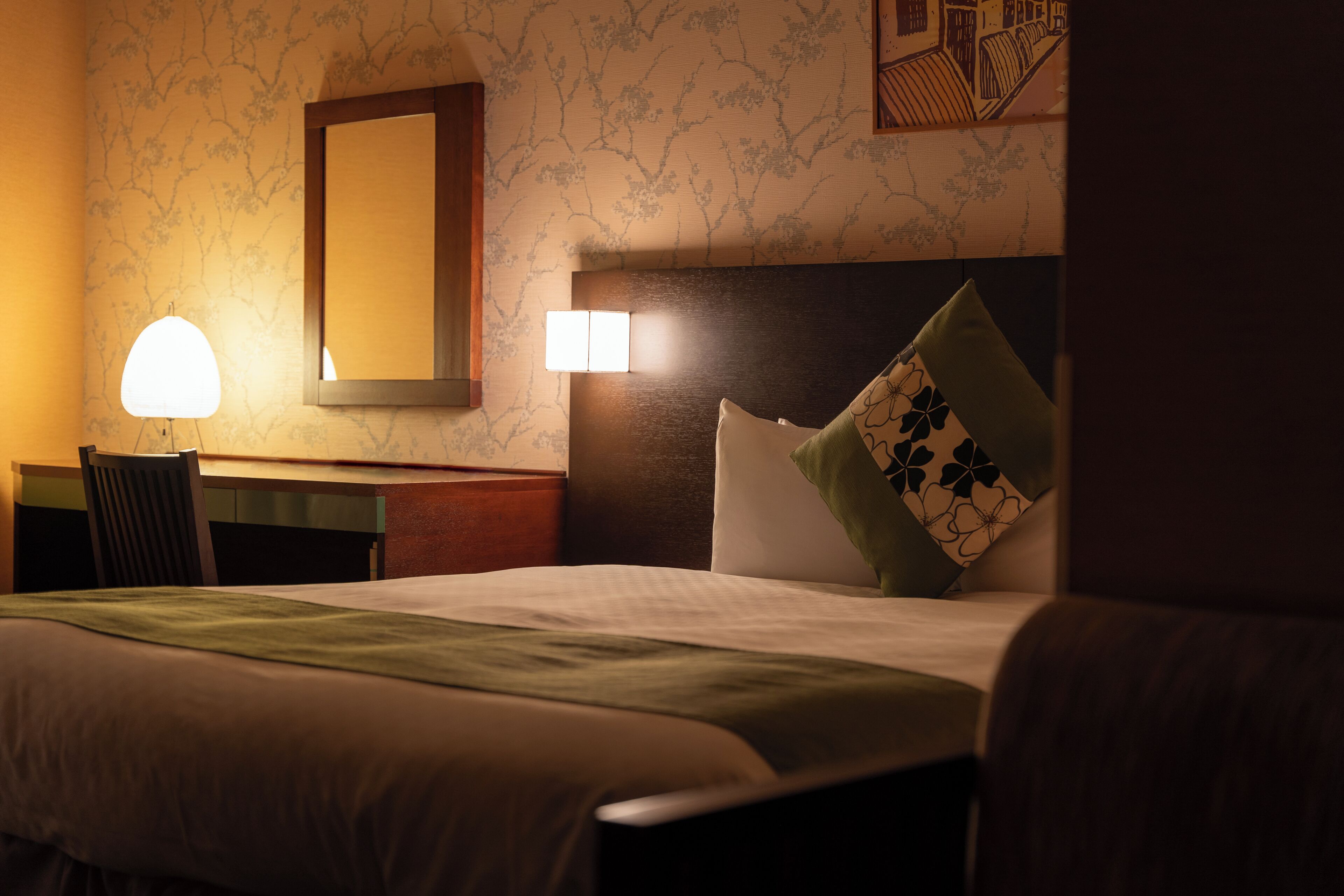 deluxe king room, non smoking | down duvets, individually furnished, soundproofing, iron/ironing board