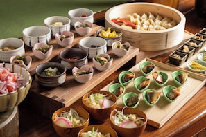 Daily buffet breakfast for a fee - Hotel Vista Premio Kyoto Kawaramachi St. (Kyoto)