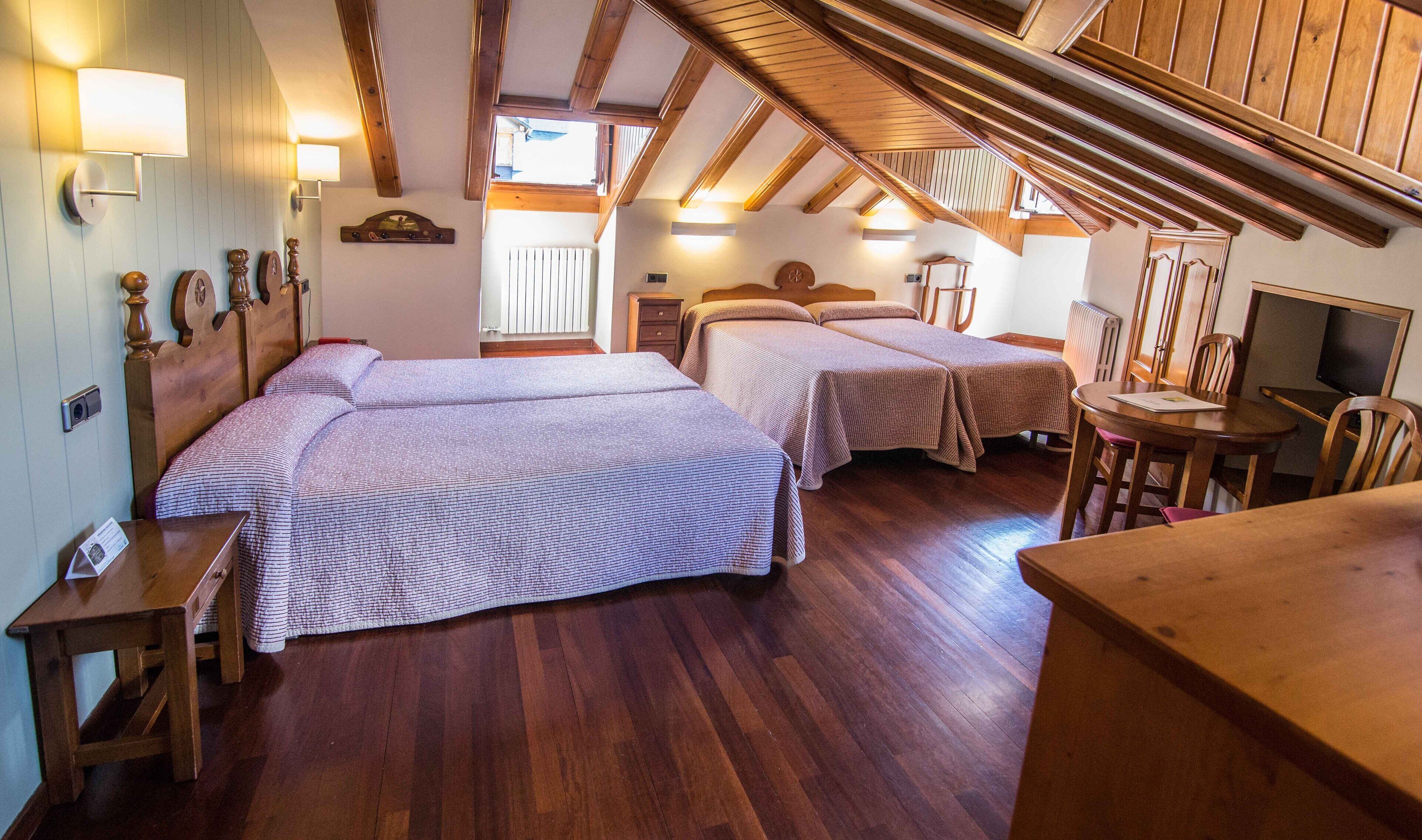 combined shower/bathtub, free toiletries, hair dryer, towels