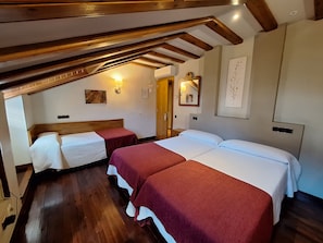 Family room 3 beds Atticc Exterior | Premium bedding, desk, laptop workspace, blackout drapes