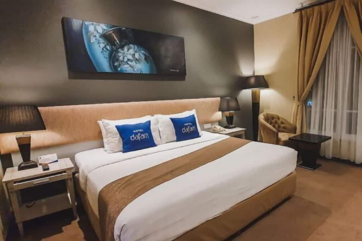 In-room safe, desk, free WiFi, bed sheets