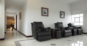 Tratamentos faciais, reflexologia, salas de massagem/tratamento