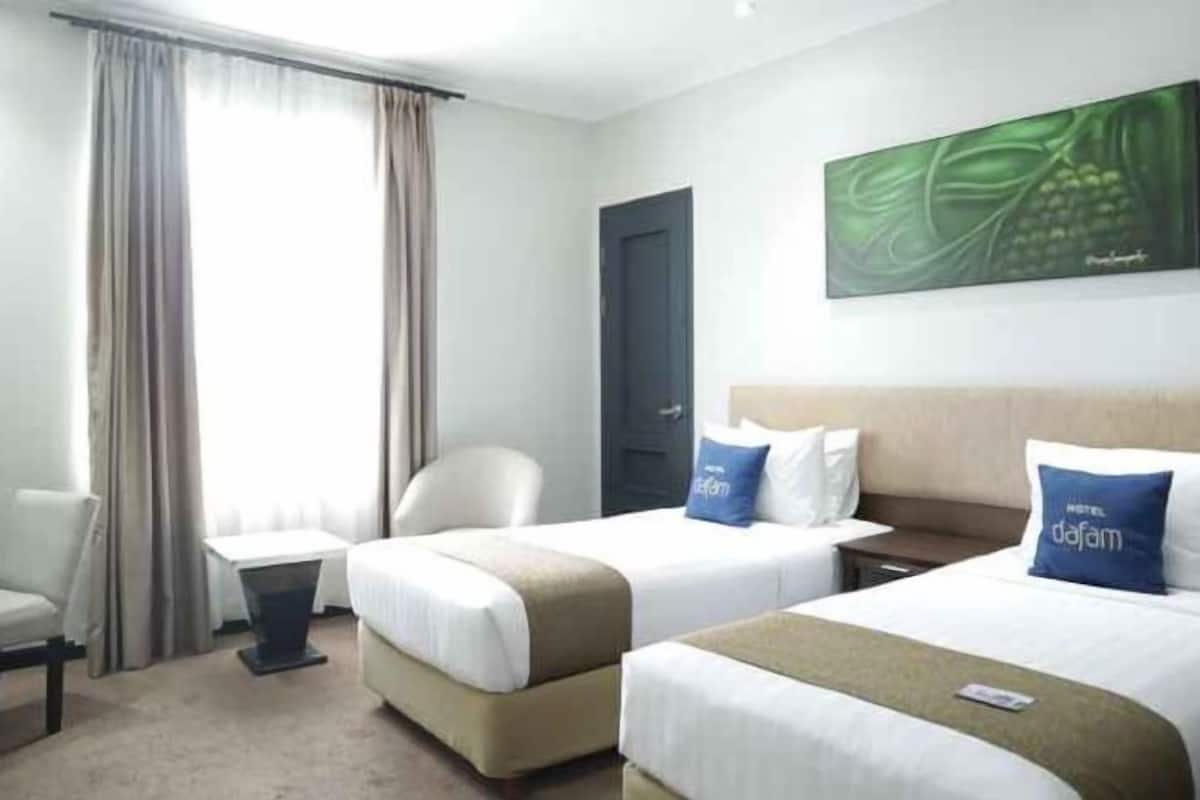 Cofres nos quartos, escrivaninha, Wi-Fi de cortesia, roupa de cama