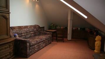 Standard-Apartment, 2 Schlafzimmer | Wohnbereich | LCD-Fernseher, Kamin