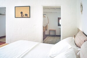 Egyptian cotton sheets, desk, laptop workspace, free WiFi - Hotel Ses Sucreres (Ferreries)