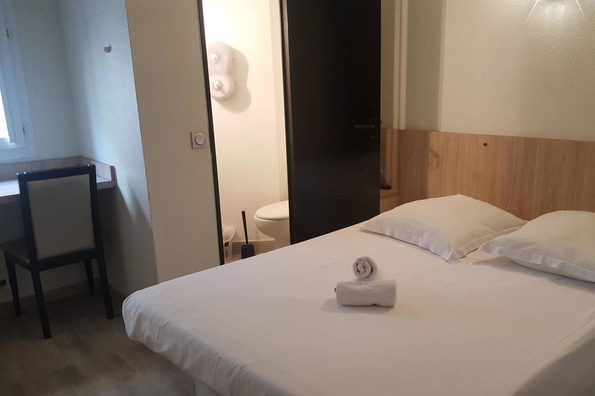 Economy Double Room, 1 Double Bed, Shared Bathroom