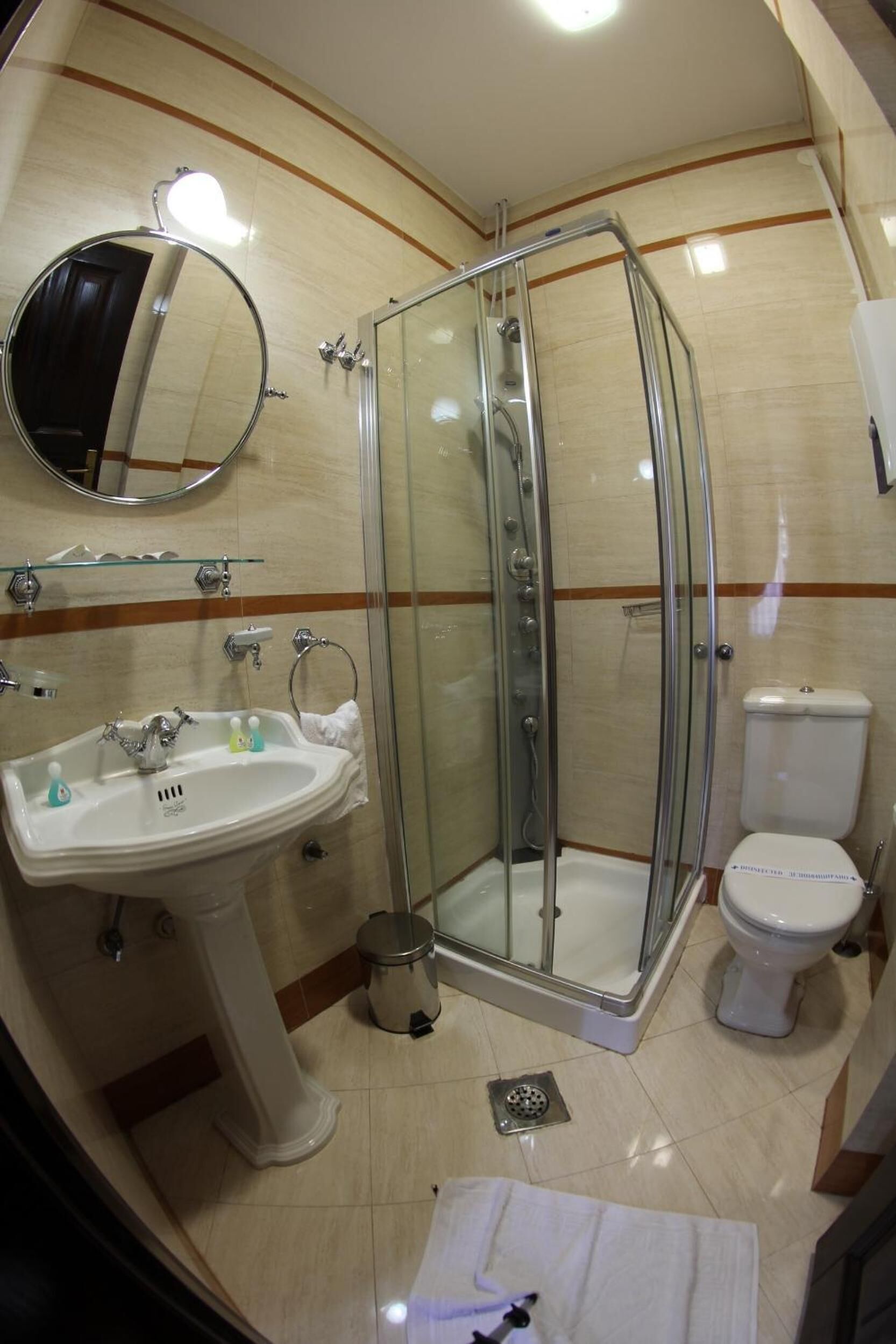 shower, hydromassage showerhead, free toiletries, hair dryer