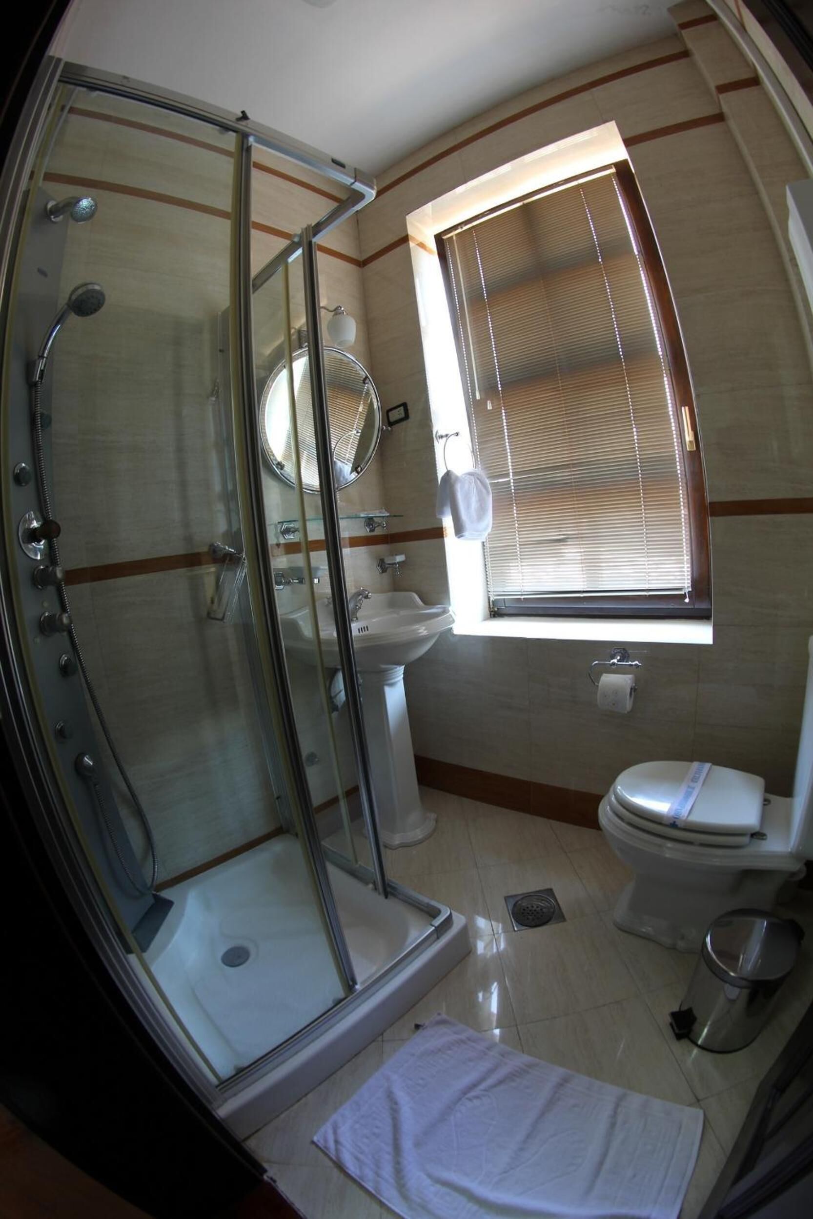 shower, hydromassage showerhead, free toiletries, hair dryer