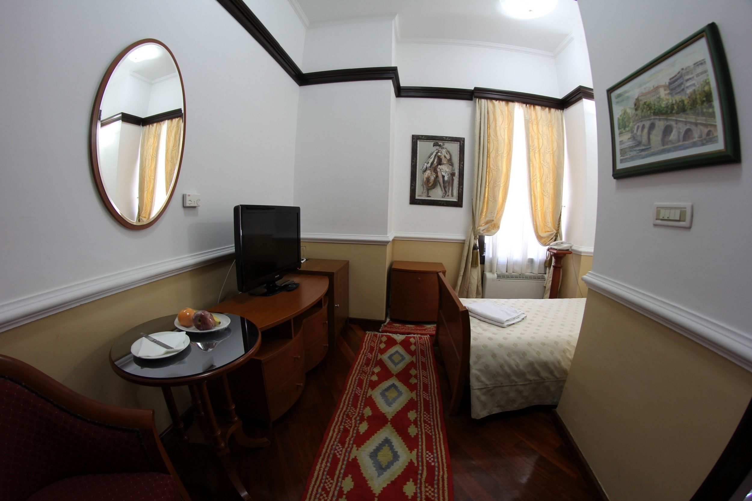 single room | room amenity