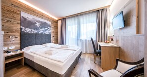 ミニバー、セーフティボックス (室内)、デスク、遮光カーテン