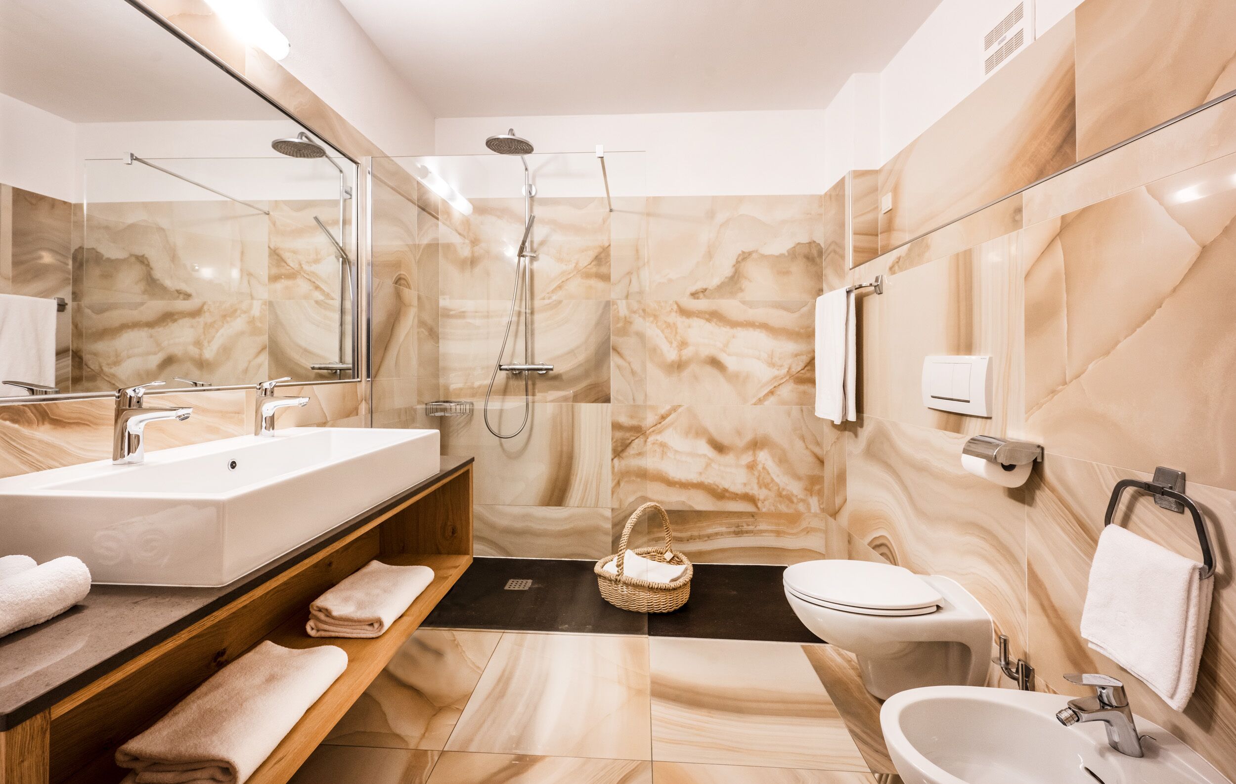 deluxe room | bathroom | shower, rainfall showerhead, free toiletries, hair dryer