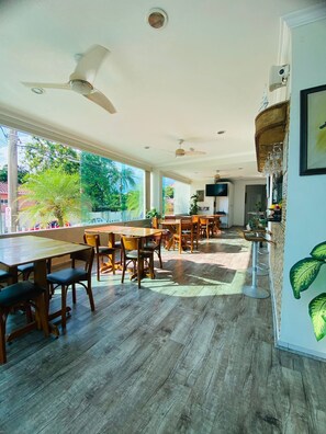 Bar (on property) - Hotel Palmar (Guarujá)