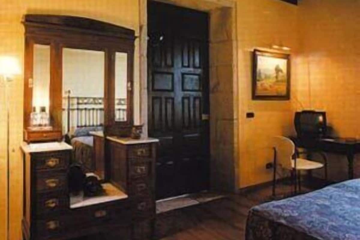 Minibar, escritorio, cunas gratuitas y camas plegables/adicionales