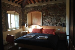 Double Room | Free cribs/infant beds, rollaway beds, free WiFi, bed sheets