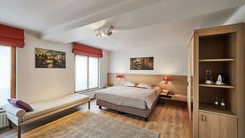 Deluxe Double Room, 1 King Bed | Minibar, in-room safe, desk, WiFi