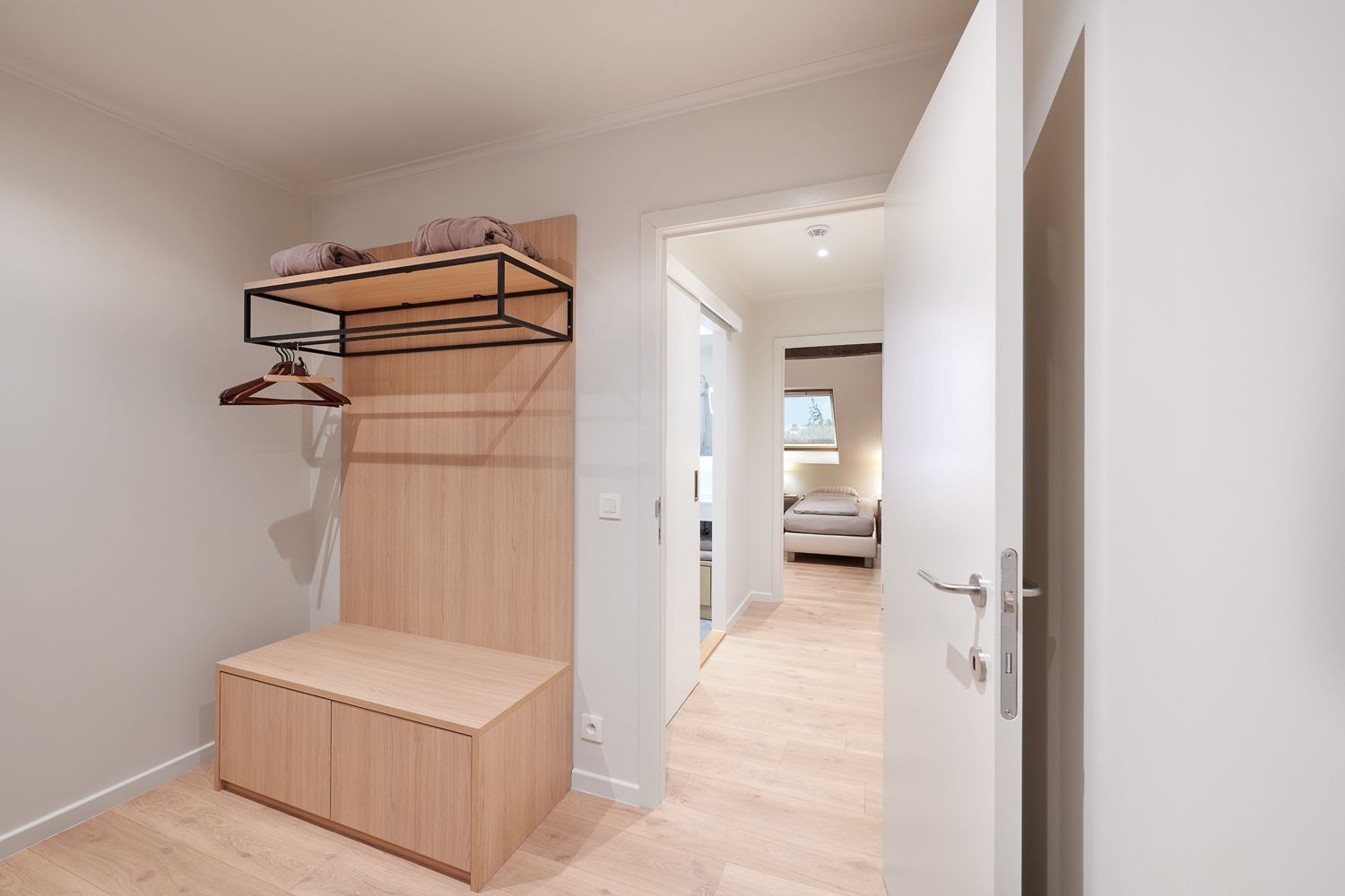 family room, non smoking | minibar, in-room safe, desk, wifi