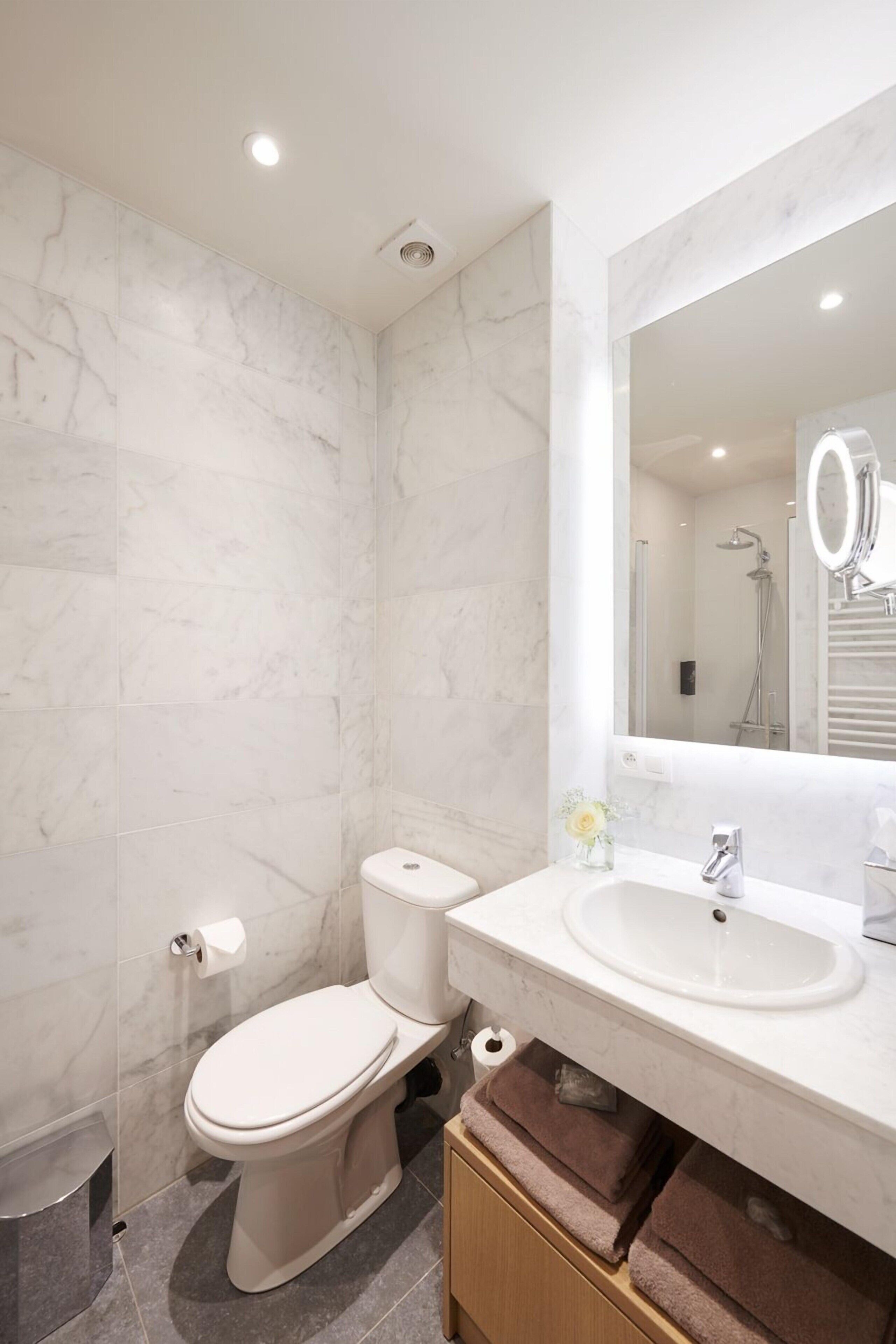 Baño | Regadera, regadera tipo lluvia, amenidades de baño gratuitas 