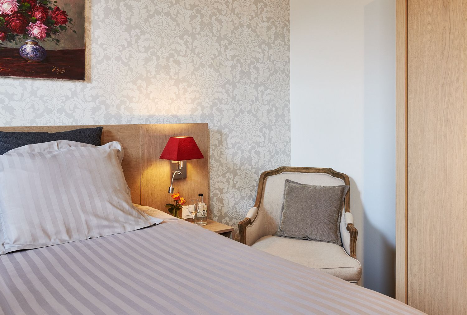 Deluxe tweepersoonskamer, 1 kingsize bed | Een minibar, een kluis op de kamer, een bureau, wifi