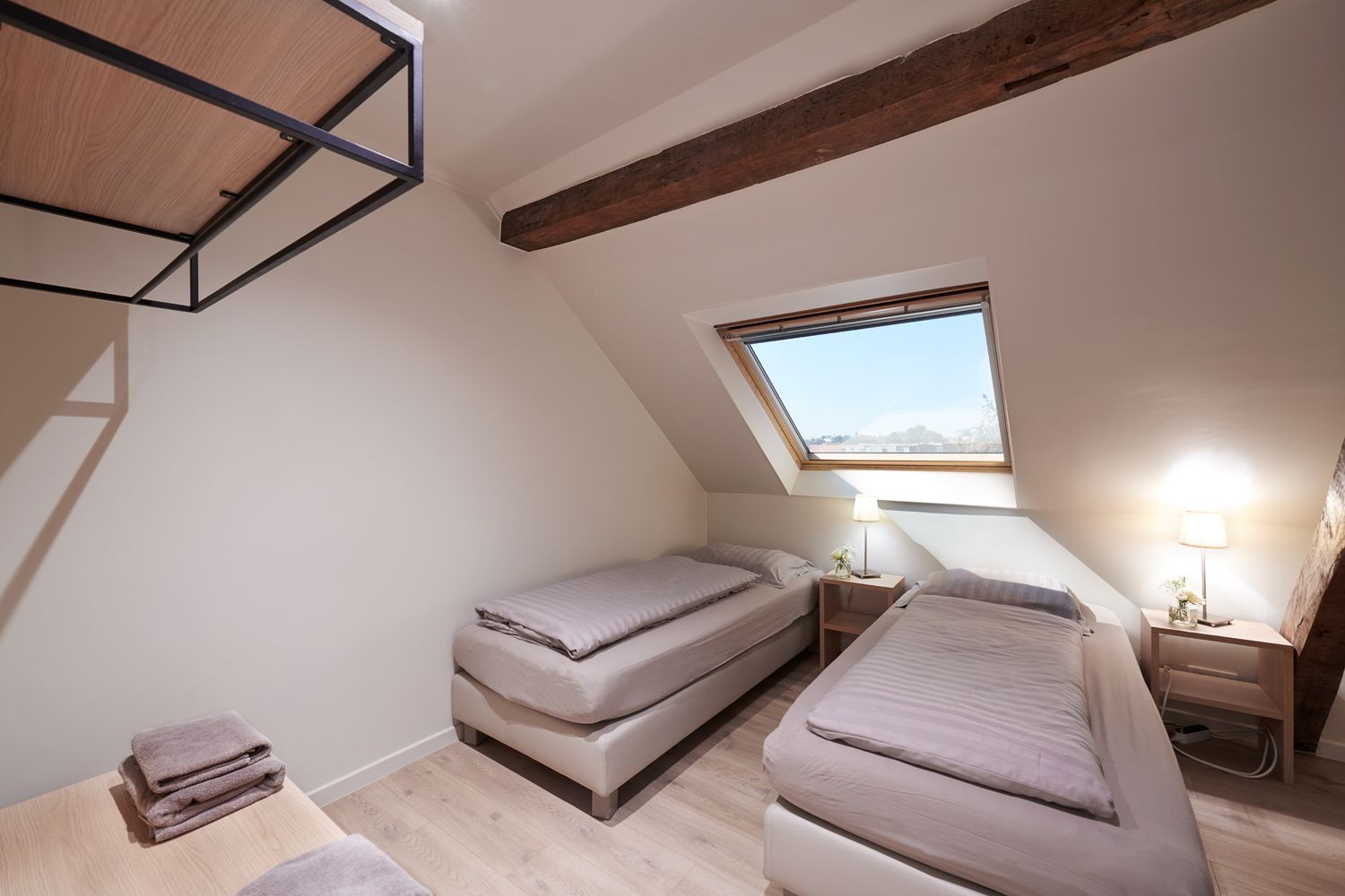 family room, non smoking | minibar, in-room safe, desk, wifi