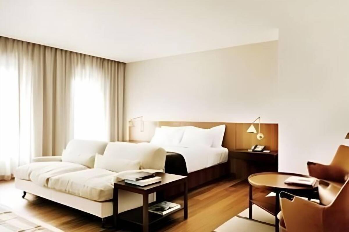 Egyptian cotton sheets, premium bedding, minibar, in-room safe