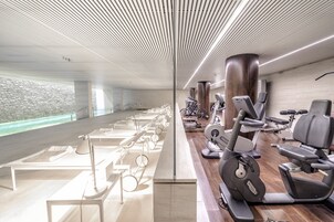 Sauna, steam room, Turkish bath, body treatments, aromatherapy