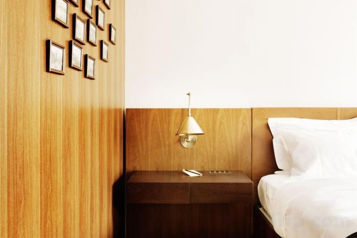 Sábanas de algodón egipcio, ropa de cama de alta calidad y minibar 