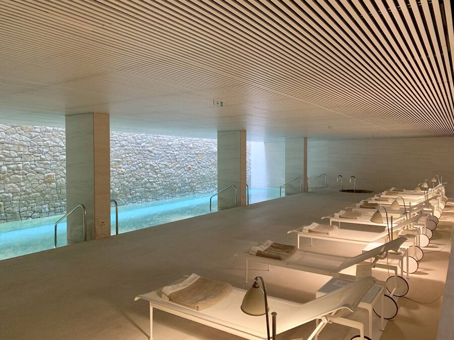 Indoor pool, sun loungers