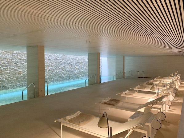 Indoor pool, pool loungers