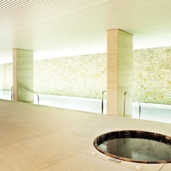 Indoor spa tub