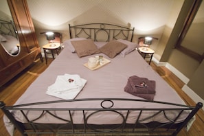 1 bedroom, desk, iron/ironing board, cots/infant beds
