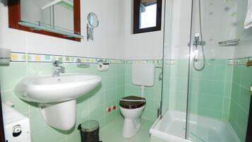 Double Room | Bathroom | Shower, hair dryer, towels