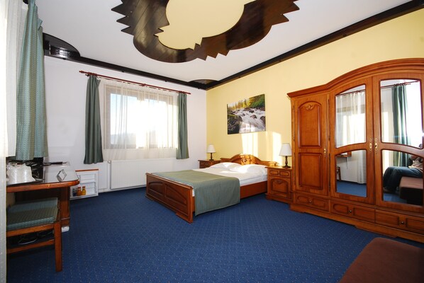 Minibar, desk, soundproofing, free WiFi