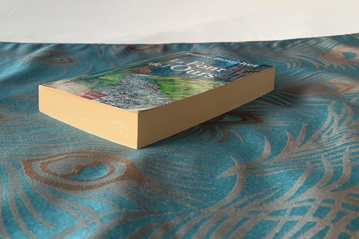 Escritorio, sistema de insonorización, tabla de planchar con plancha
