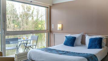 Bureau, chambres insonorisées, fer et planche à repasser, Wi-Fi gratuit