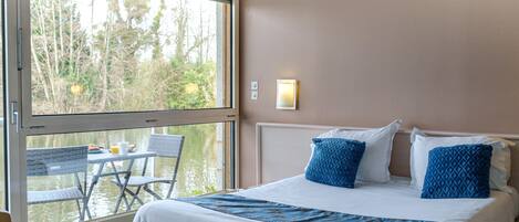 Skrivbord, ljudisolering, strykjärn/strykbräda och gratis wi-fi