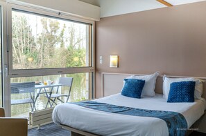 Bureau, chambres insonorisées, fer et planche à repasser, Wi-Fi gratuit