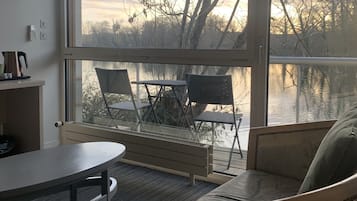 Chambre Familiale | Bureau, chambres insonorisées, fer et planche à repasser, Wi-Fi gratuit