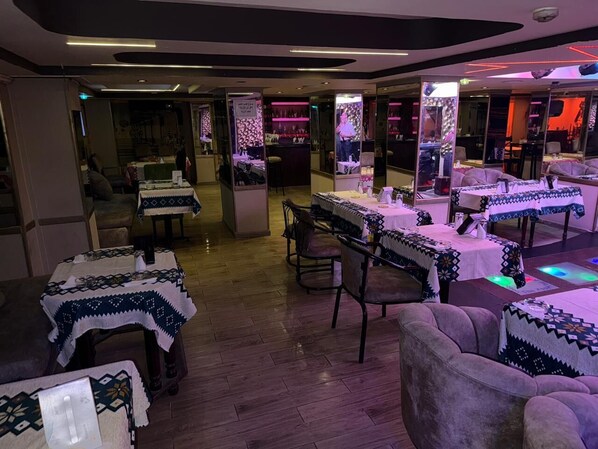Nightclub - Oasis Hotel Heliopolis (Cairo)