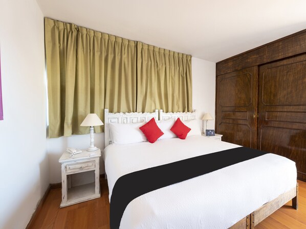 Appartement Deluxe, 2 chambres, cuisinette, dans la tour | Couette en duvet, bureau, accès au Wi-Fi (inclus), literie fournie