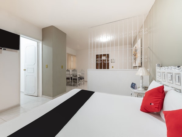 Suite estudio Deluxe | Cocina privada | Refrigerador, microondas, parrilla de estufa y utensilios de cocina