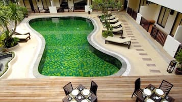 Piscine extérieure
