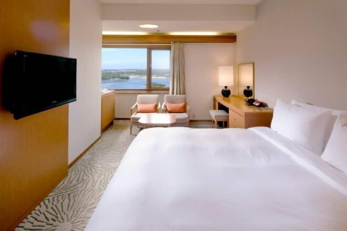 Down duvets, minibar, in-room safe, desk