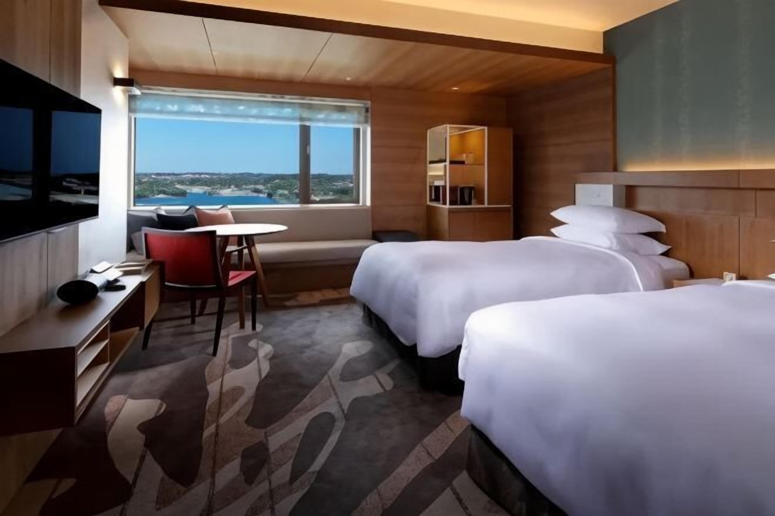 Down comforters, minibar, in-room safe, desk