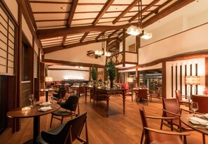 Café da manhã, almoço e jantar