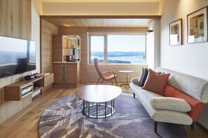 Cubrecamas, minibar, caja de seguridad en la habitación y escritorio 